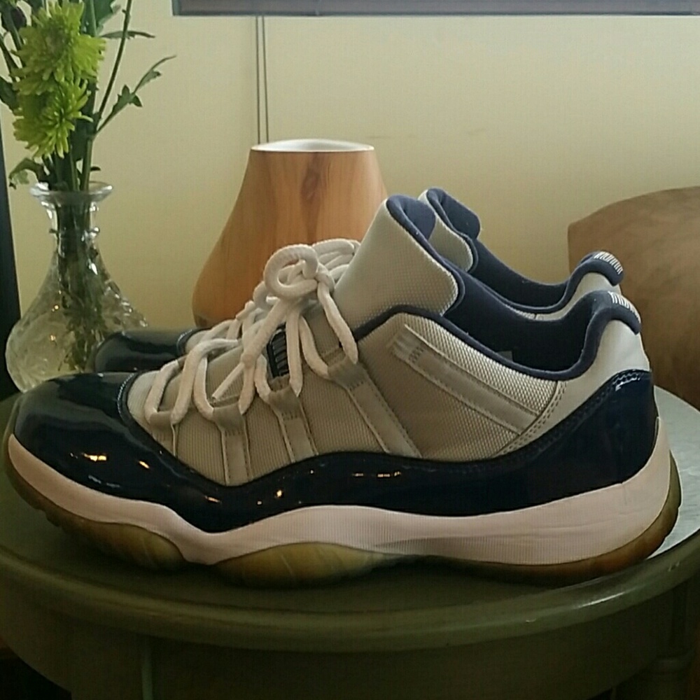 Air Jordan 11. Retro low XI Georgetown